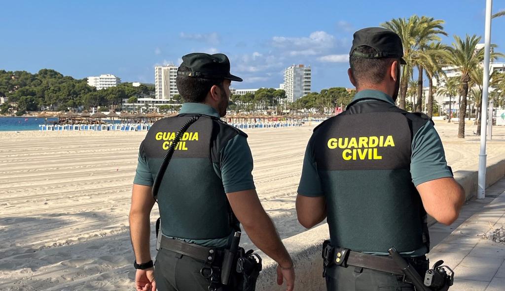  Beamte der Polizeieinheit Guardia Civil nahmen den Tatverdächtigen fest. (Archivfoto) - Foto: Guardia Civil/Europapress/dpa