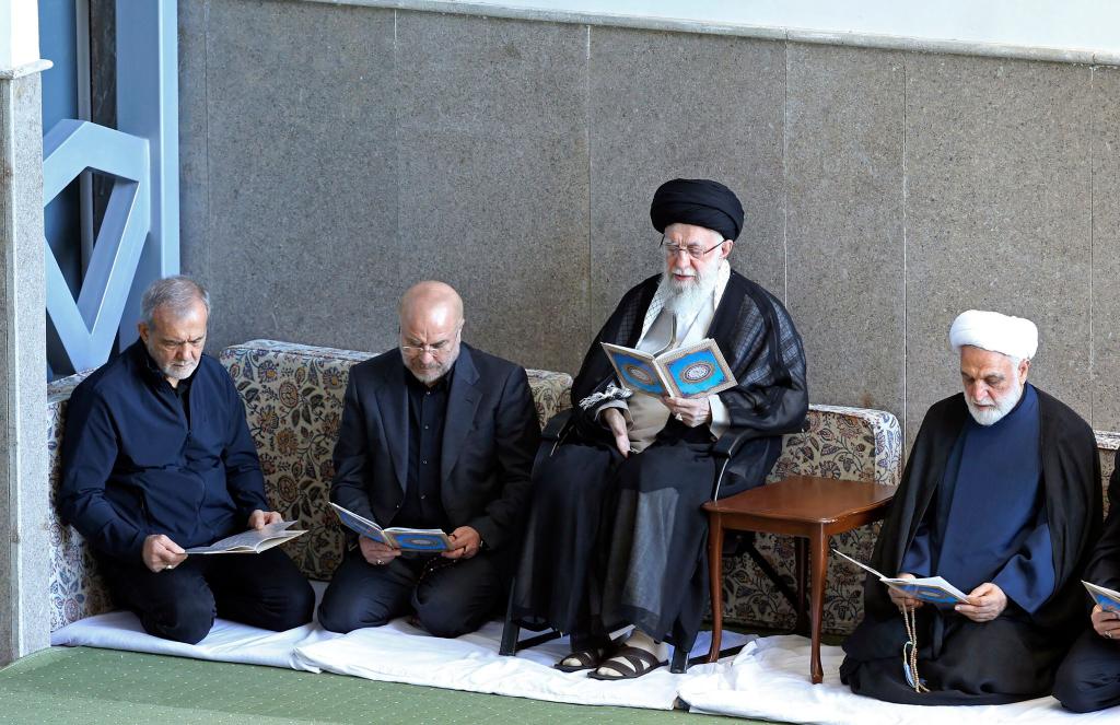 Irans Religionsführer verteidigt den Angriff auf Israel. - Foto: Uncredited/Office of the Iranian Supreme Leader/AP/dpa