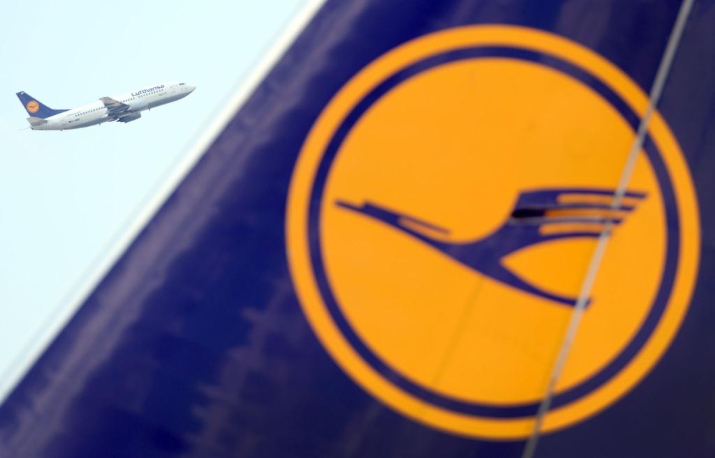 Lufthansa führt die Entscheidung unter anderem auf - Foto: Arne Dedert/dpa