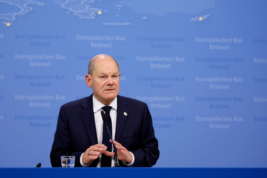 Bundeskanzler Scholz (SPD) fordert eine beschleunigte Umsetzung der Reform. - Foto: Geert Vanden Wijngaert/AP/dpa