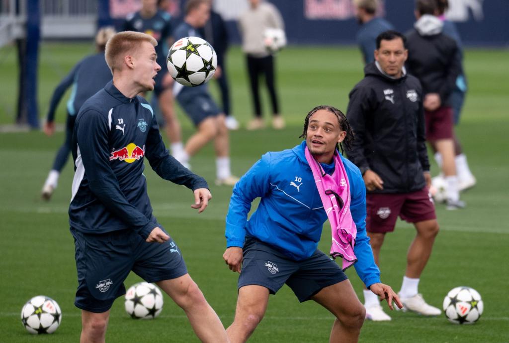 Xavi Simons (r.) könnte für Leipzig zum Unterschiedsspieler gegen Liverpool werden. - Foto: Hendrik Schmidt/dpa