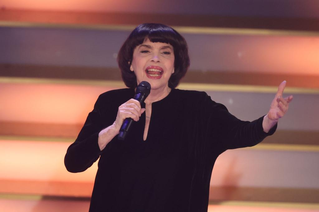 Mireille Mathieu will mehr Zeit für sich (Archivbild). - Foto: Bodo Schackow/dpa