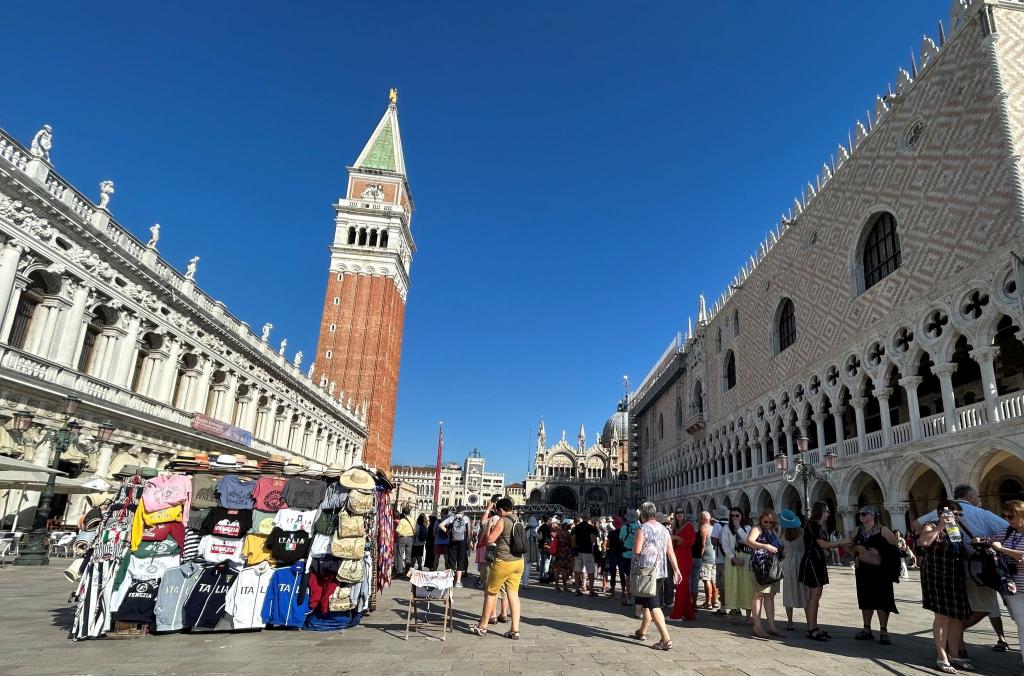 In Venedig sollen Tagesbesucher künftig bis zu zehn Euro bezahlen. (Archivbild) - Foto: Christoph Sator/dpa