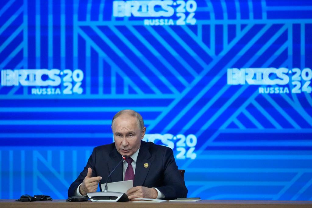 Putin sieht sich auf dem Brics-Gipfel gestärkt und in seinem Angriffskrieg auf dem Vormarsch. - Foto: Alexander Zemlianichenko/AP/dpa