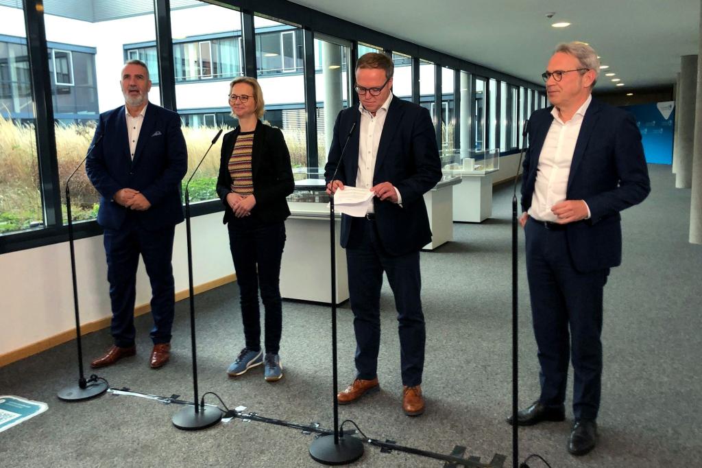 In Thüringen stand die Aufnahme von Koalitionsgesprächen zwischenzeitlich auf der Kippe, dann fanden die Parteien doch noch einen Kompromiss zur Friedensfrage. - Foto: David Hutzler/dpa