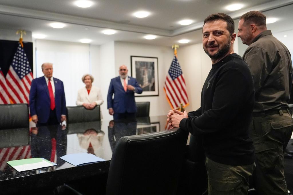 Selenskyj gehörte zu Trumps frühen Gratulanten am Wahlabend. (Archivbild) - Foto: Julia Demaree Nikhinson/AP/dpa