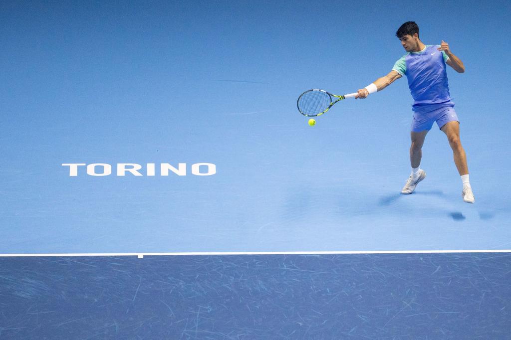 Der Spanier Carlos Alcaraz hat seinen Start in die ATP Finals verpatzt. - Foto: Marco Alpozzi/LaPresse via ZUMA Press/dpa