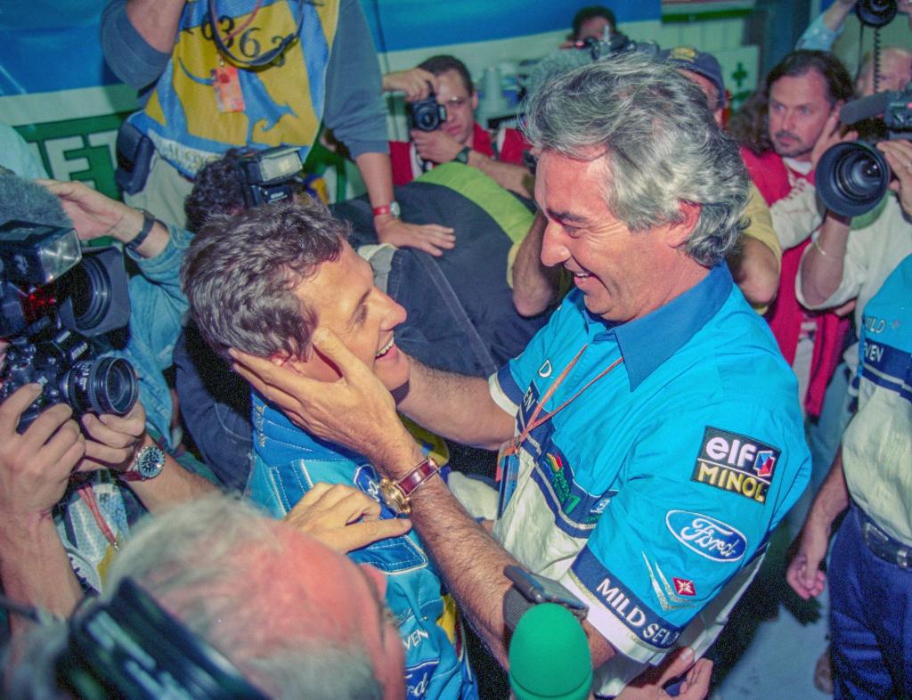 Michael Schumacher (l) und Flavio Briatore (r) - sie hatten es allen gezeigt und die etablierten Hersteller geschlagen. - Foto: Harry Melchert/dpa