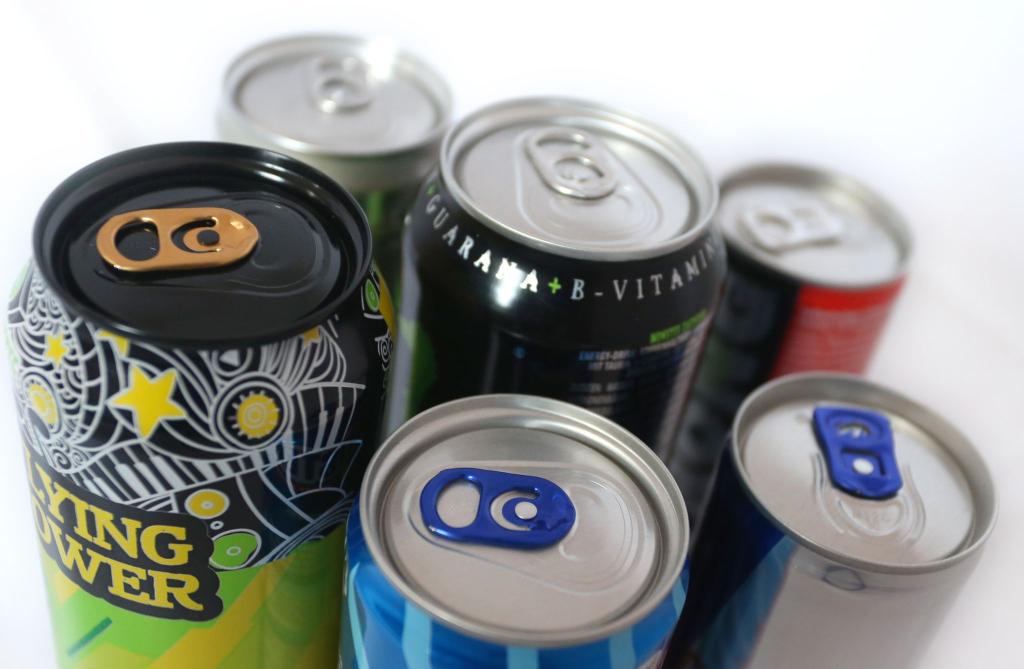 ILLUSTRATION - Energy-Drinks verschiedener Discounter in Deutschland. (Symbolbild) - Foto: Karl-Josef Hildenbrand/dpa