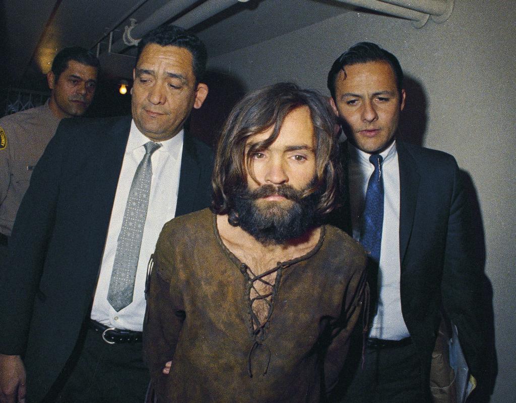 Eine Doku-Serie über Charles Manson enthält bisher unveröffentlichte Telefonate mit dem früheren Sektenführer. (Archivbild) - Foto: -/AP/dpa