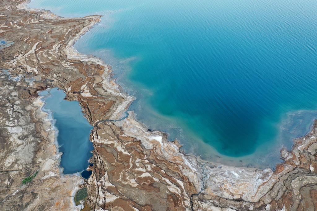 Forscher entdecken meterhohe Schlote im Toten Meer (Archivbild). - Foto: Gil Cohen Magen/XinHua/dpa