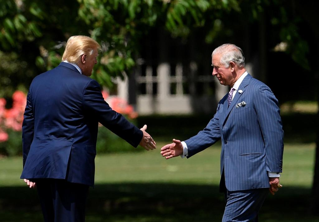 Die Geheimwaffe des Premiers? König Charles (r.) soll sich gut mit Trump verstehen. (Archivbild) - Foto: Toby Melville/PA Wire/dpa