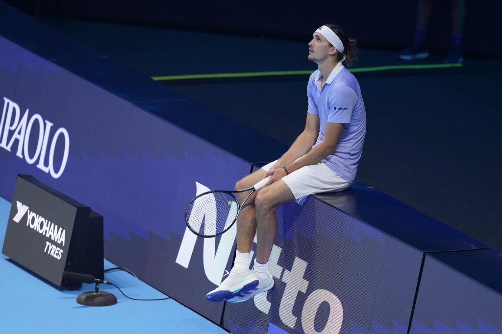 Alexander Zverev verpasst sein drittes Finale beim Jahresendturnier der ATP. - Foto: Antonio Calanni/AP/dpa