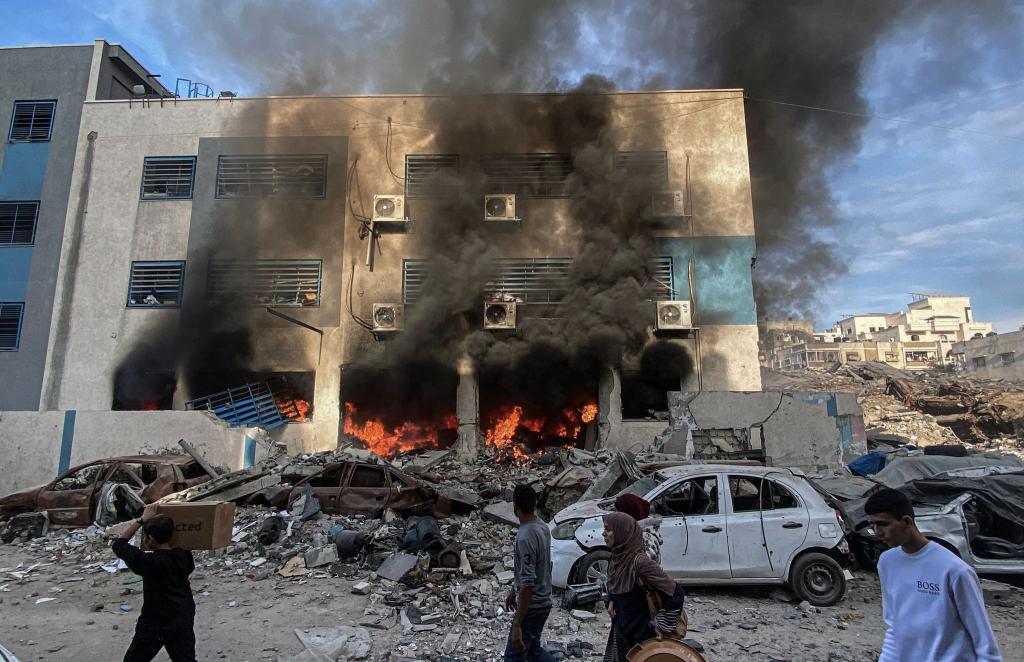 Bei einem israelischen Raketenangriff auf ein Haus in Beit Lahia im n - Foto: Hadi Daoud/APA Images via ZUMA Press Wire/dpa