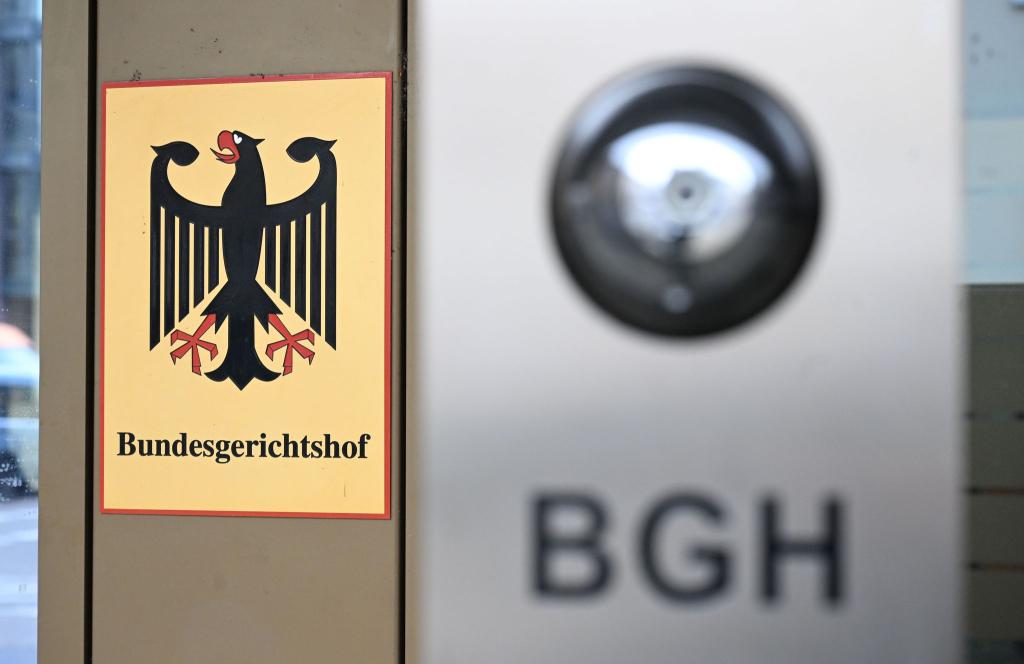 Schon 2021 erklärte der BGH bestimmte Vertragsklauseln in den Geschäftsbedingungen von Sparkassen und Banken für unwirksam. (Archivbild) - Foto: Uli Deck/dpa