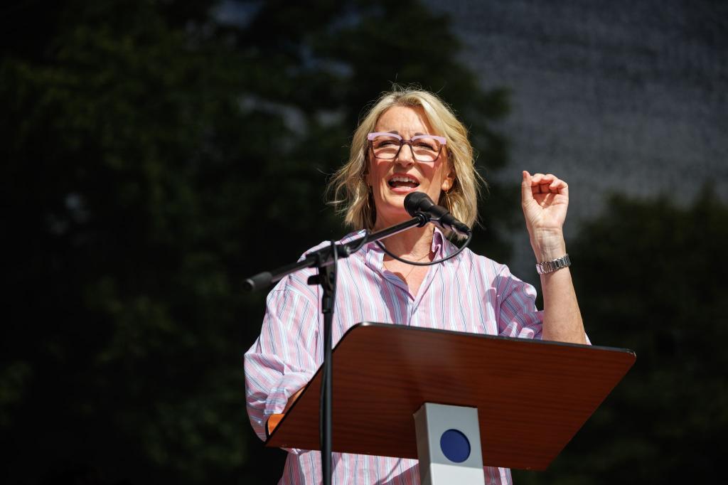 Für ihr Buch «Willkommen im falschen Film» wurde Monika Gruber heftig kritisiert. Nun erscheint es in einer Neuauflage. - Foto: Matthias Balk/dpa