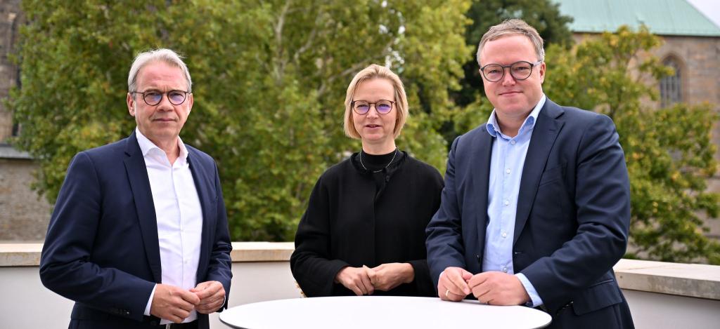 Die Thüringer Parteichefs Georg Maier (SPD), Katja Wolf (BSW) und Mario Voigt (CDU) haben eine Einigung erreicht. (Archivbild) - Foto: Martin Schutt/dpa