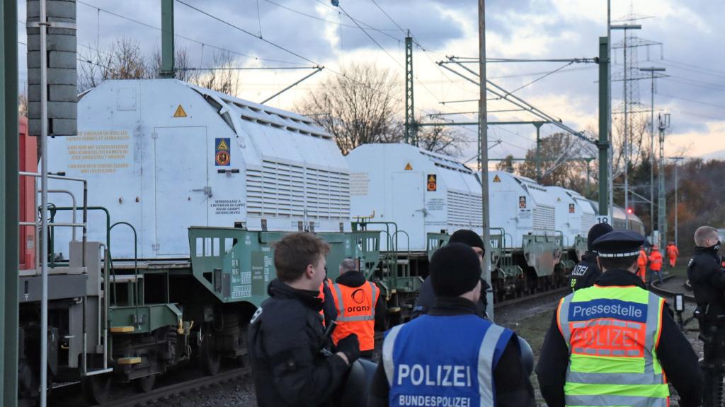 Der Castor-Transport hat Deutschland erreicht. - Foto: René Priebe/dpa