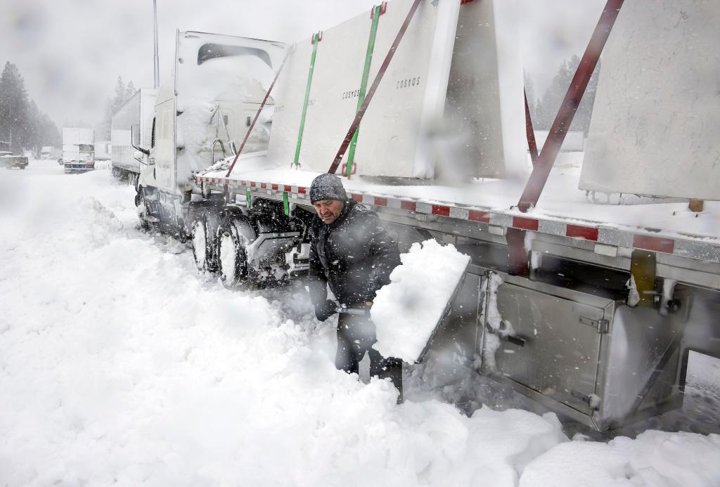 Ein heftiger Wintersturm hat Teile der US-Westküste lahmgelegt. - Foto: Carlos Avila Gonzalez/San Francisco Chronicle via AP/dpa