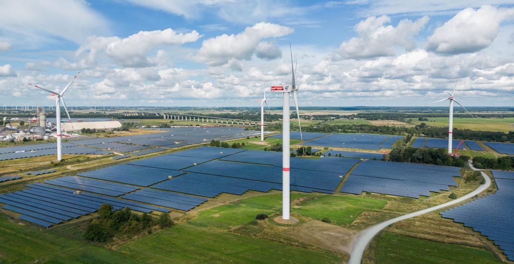 Fast 90 Prozent der Bevölkerung äußern Zustimmung zum Ausbau erneuerbarer Energien. Der Wert ist in den vergangenen Jahren stabil geblieben. (Symbolbild) - Foto: Daniel Reinhardt/dpa