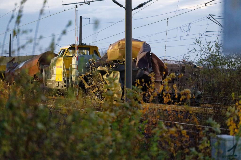 Drei Menschen haben sich bei einem Güterzug-Unfall bei Kerpen verletzt. - Foto: Henning Kaiser/dpa