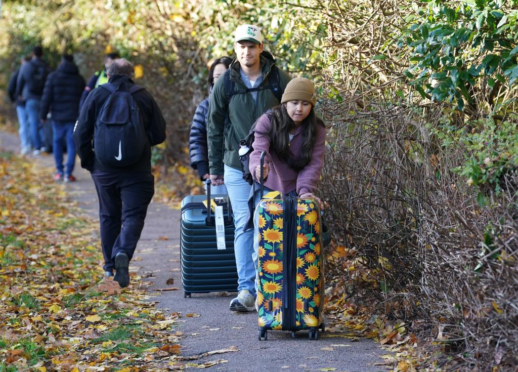 Teile des Londoner Flughafens Gatwick wurden vorübergehend gesperrt. - Foto: Gareth Fuller/PA Wire/dpa