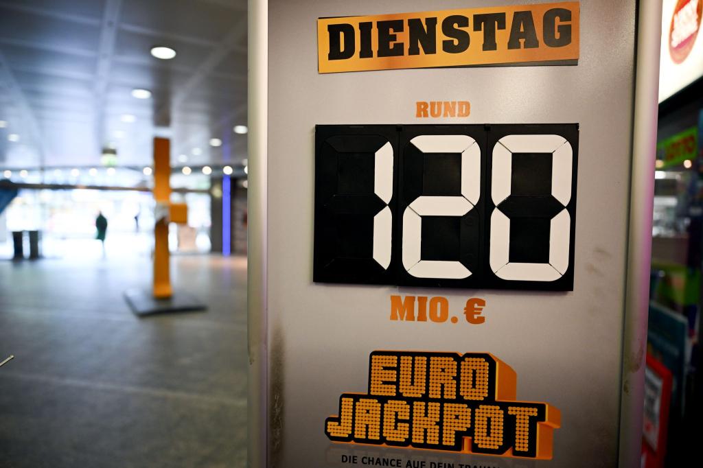 Nächste Chance am Dienstag: Der Höchstgewinn im Eurojackpot liegt bei 120 Millionen Euro. (Symbolbild) - Foto: Federico Gambarini/dpa