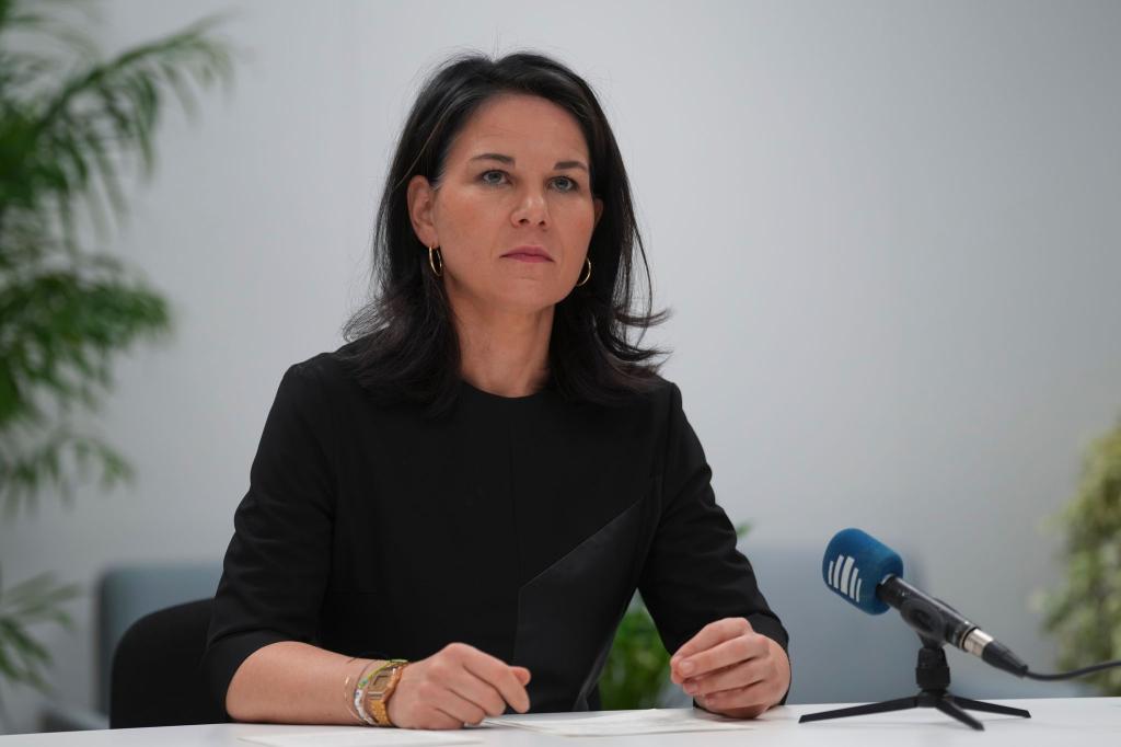 Im Endspurt der Konferenz wirft die Außenministerin dem Gastgeber eine chaotische Führung der Konferenz vor. - Foto: Peter Dejong/AP