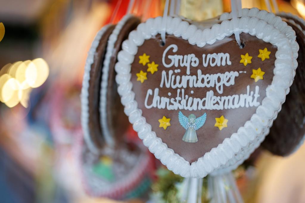 Der Nürnberger Christkindlesmarkt 2024 ist eröffnet. - Foto: Daniel Karmann/dpa