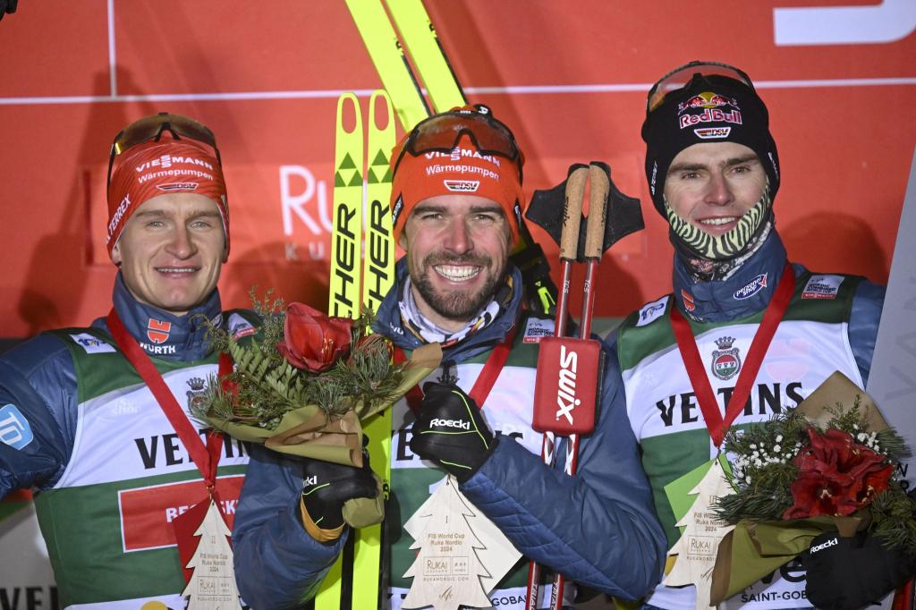 Julian Schmid (l), Johannes Rydzek (M) und Vinzenz Geiger sorgten in Finnland für ein deutsches Podest in der Norischen Kombination. - Foto: Markku Ulander/Lehtikuva/dpa