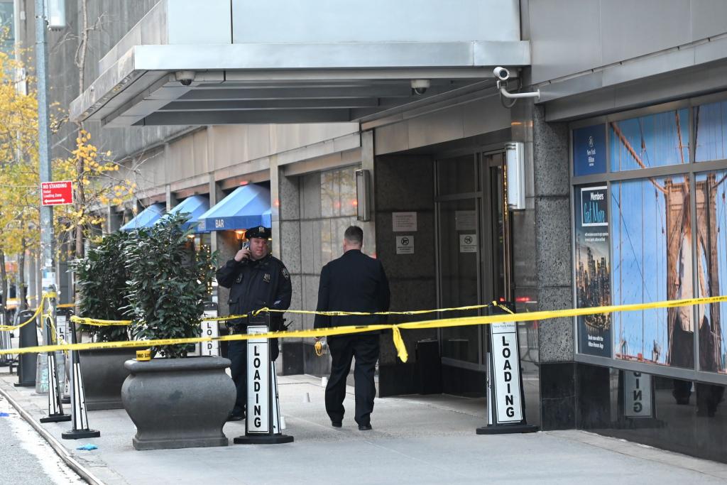 Der Versicherungsmann wurde vor einem Hotel- und Wohngebäude nahe dem Times Square erschossen. - Foto: Kyle Mazza/TheNEWS2 via ZUMA Press Wire/dpa