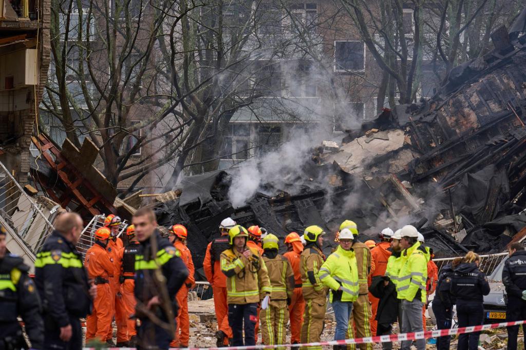 Nach der Explosion eines Mehrfamilienhauses in Den Haag sind inzwischen fünf Todesopfer geborgen worden. - Foto: Phil Nijhuis/AP/dpa