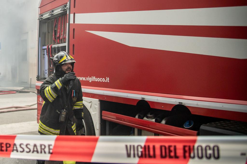 Die Feuerwehr war mit einem Großaufgebot im Einsatz. (Archivfoto als Illustration) - Foto: Claudio Furlan/LaPresse via ZUMA Press/dpa