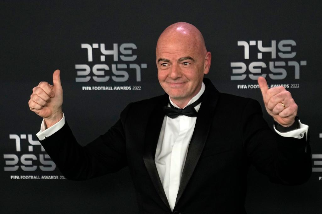 Die Vergabe der Weltmeisterschaften läuft so, wie es sich FIFA-Präsident Gianni Infantino vorstellt. - Foto: Michel Euler/AP/dpa