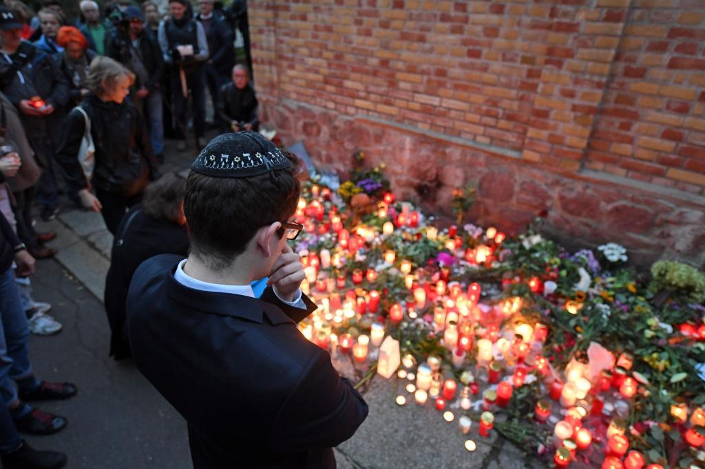 Antisemitismus von Rechts ist nach Einschätzung des Bundesverbands Rias besonders gewalttätig - wie der Anschlag auf die Synagoge in Halle 2019. (Archivbild) - Foto: Hendrik Schmidt/dpa-Zentralbild/ZB