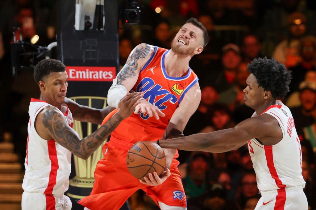 Oklahomas Center Isaiah Hartenstein steuerte 21 Punkte beim Halbfinal-Sieg im NBA Cup bei. - Foto: Ian Maule/AP/dpa