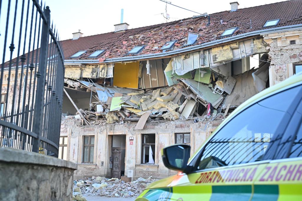 Eine Explosion hat ein Wohnhaus im tschechischen Znojmo verwüstet. - Foto: Pavlíèek Lubo/CTK/dpa