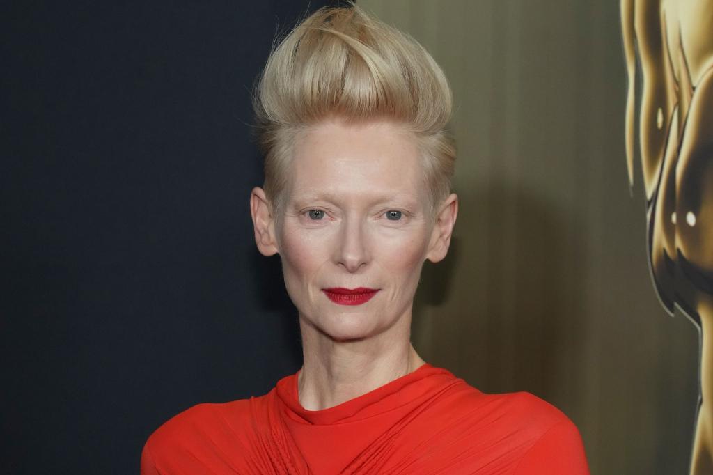 Tilda Swinton wird mit dem Ehrenpreis der Berlinale ausgezeichnet. (Archivbild) - Foto: Jordan Strauss/Invision via AP/dpa