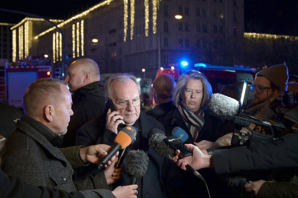 Laut Ministerpräsident Haseloff sind mindestens zwei Menschen ums Leben gekommen - darunter ein Kleinkind. - Foto: Heiko Rebsch/dpa