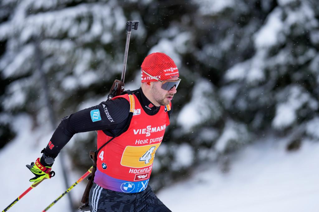 Danilo Riethmüller läuft in der Verfolgung ganz weit nach vorne. - Foto: Matthias Schrader/AP/dpa