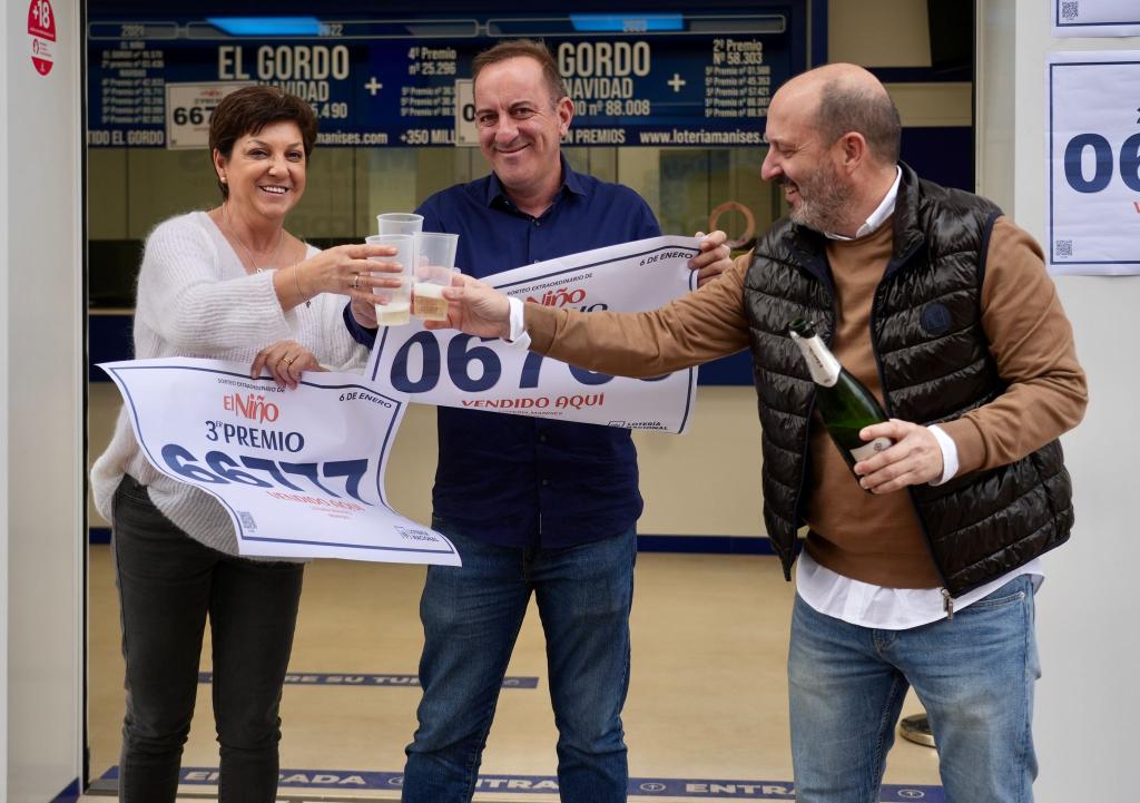 Die Gewinner in Spanien feiern ihr Glück am Dreikönigstag. (Archivbild) - Foto: Eduardo Manzana/EUROPA PRESS/dpa