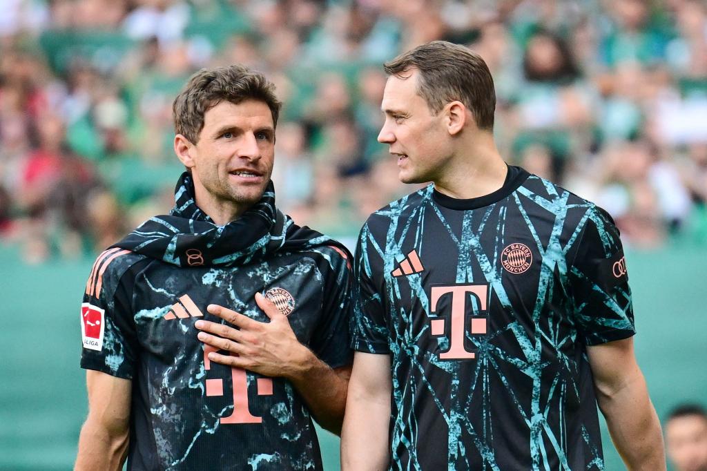 Thomas Müller (l) und Manuel Neuer nehmen zum Start ins Fußballjahr besondere Rollen ein. - Foto: Sina Schuldt/dpa