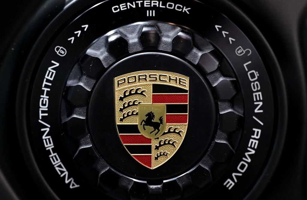 Der Sportwagenbauer Porsche hat 2024 weniger Autos verkauft als zuvor. (Archivbild) - Foto: Marijan Murat/dpa