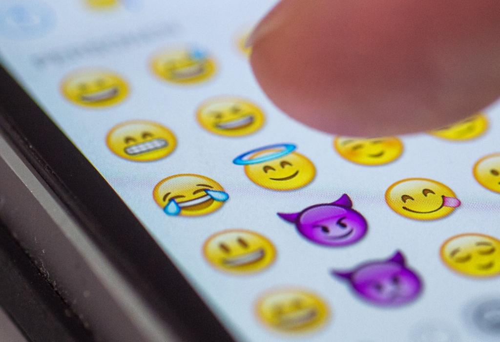 Auch im ersten Quartal 2025 gibt es wieder neue Emojis. (Symbolbild) - Foto: picture alliance / Matthias Balk/dpa