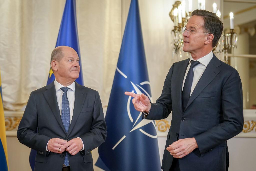 Scholz und Rutte in Helsinki. - Foto: Kay Nietfeld/dpa