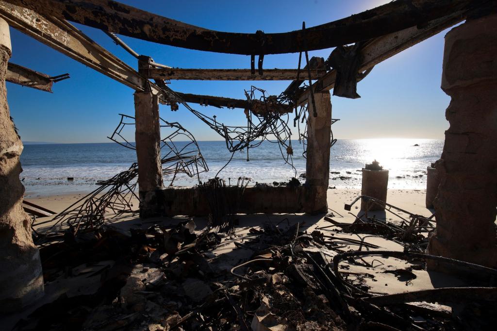 Ein Grundstück in Traumlage: Spekulationen damit sind in den von Bränden betroffenen Regionen Kaliforniens erst mal verboten. - Foto: Ethan Swope/AP/dpa