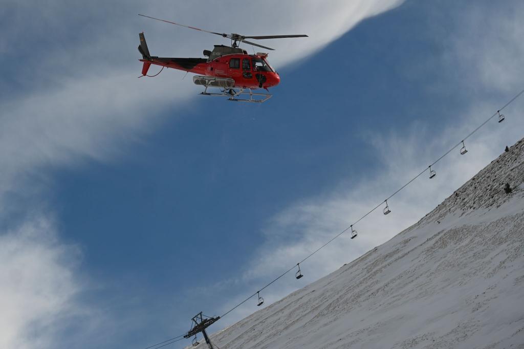 Insgesamt fünf Hubschrauber wurden eingesetzt. - Foto: Verónica Lacasa/EUROPA PRESS/dpa