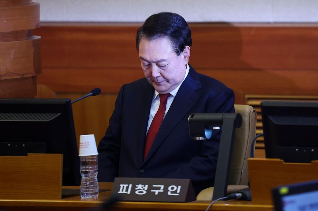 Es ist das erste Mal in der Geschichte Südkoreas, dass ein Präsident persönlich zu einem Amtsenthebungsverfahren erscheint. - Foto: Kim Hong-Ji/Pool Reuters/AP/dpa