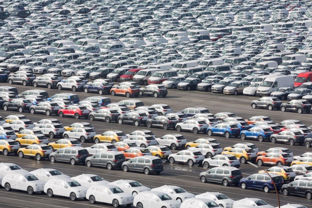 Auf dem Automarkt der EU geht es leicht aufwärts. (Archivbild) - Foto: Jörg Sarbach/dpa