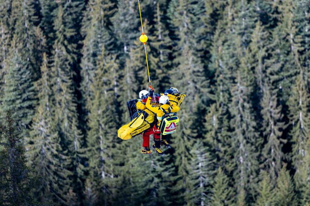 Der Österreicher Felix Hacker wurde nach einem Trainingssturz in Kitzbühel per Hubschrauber geborgen. - Foto: Expa/Johann Groder/APA/dpa